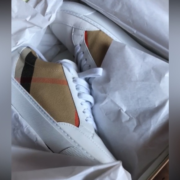 Burberry shoes size (39) ERU comes with box - Picture 2 of 2